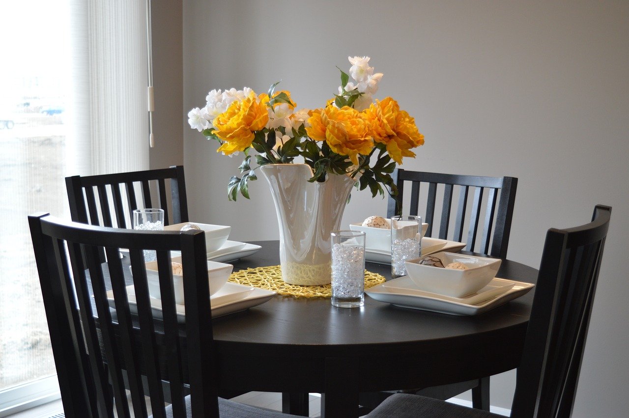 dining table, dining room, flower wallpaper-1348717.jpg